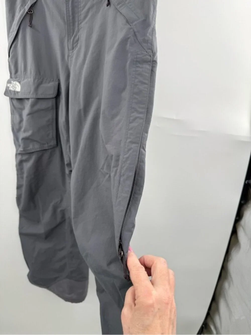 The North Face HyVent Ski Snowboard Pants Men’s Small Gray Waterproof Cargo